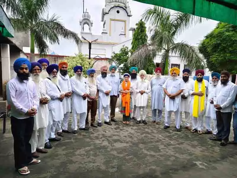 Amritsar: न्यायपालिका परीक्षा से प्रतिबंधित सिख उम्मीदवार को सम्मानित किया गया Amritsar: न्यायपालिका परीक्षा से प्रतिबंधित सिख उम्मीदवार को सम्मानित किया गया