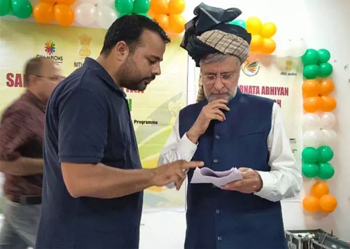 Imran ने सांसद से मुलाकात की, थन्ना रोड पर घटिया काम का आरोप लगाया Imran ने सांसद से मुलाकात की, थन्ना रोड पर घटिया काम का आरोप लगाया
