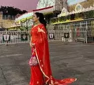 तिरुपति मंदिर में जन्मदिन की विशेष पूजा के लिए पहुंचीं शालिनी पासी तिरुपति मंदिर में जन्मदिन की विशेष पूजा के लिए पहुंचीं शालिनी पासी