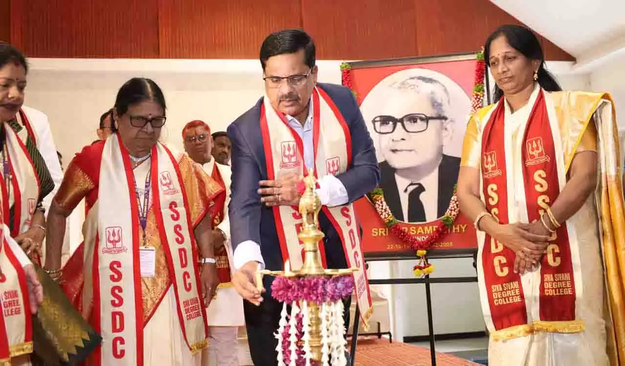 Shiv Sivani डिग्री कॉलेज में 700 से अधिक स्नातकों के लिए समवर्तन 2025 दीक्षांत समारोह आयोजित Shiv Sivani डिग्री कॉलेज में 700 से अधिक स्नातकों के लिए समवर्तन 2025 दीक्षांत समारोह आयोजित