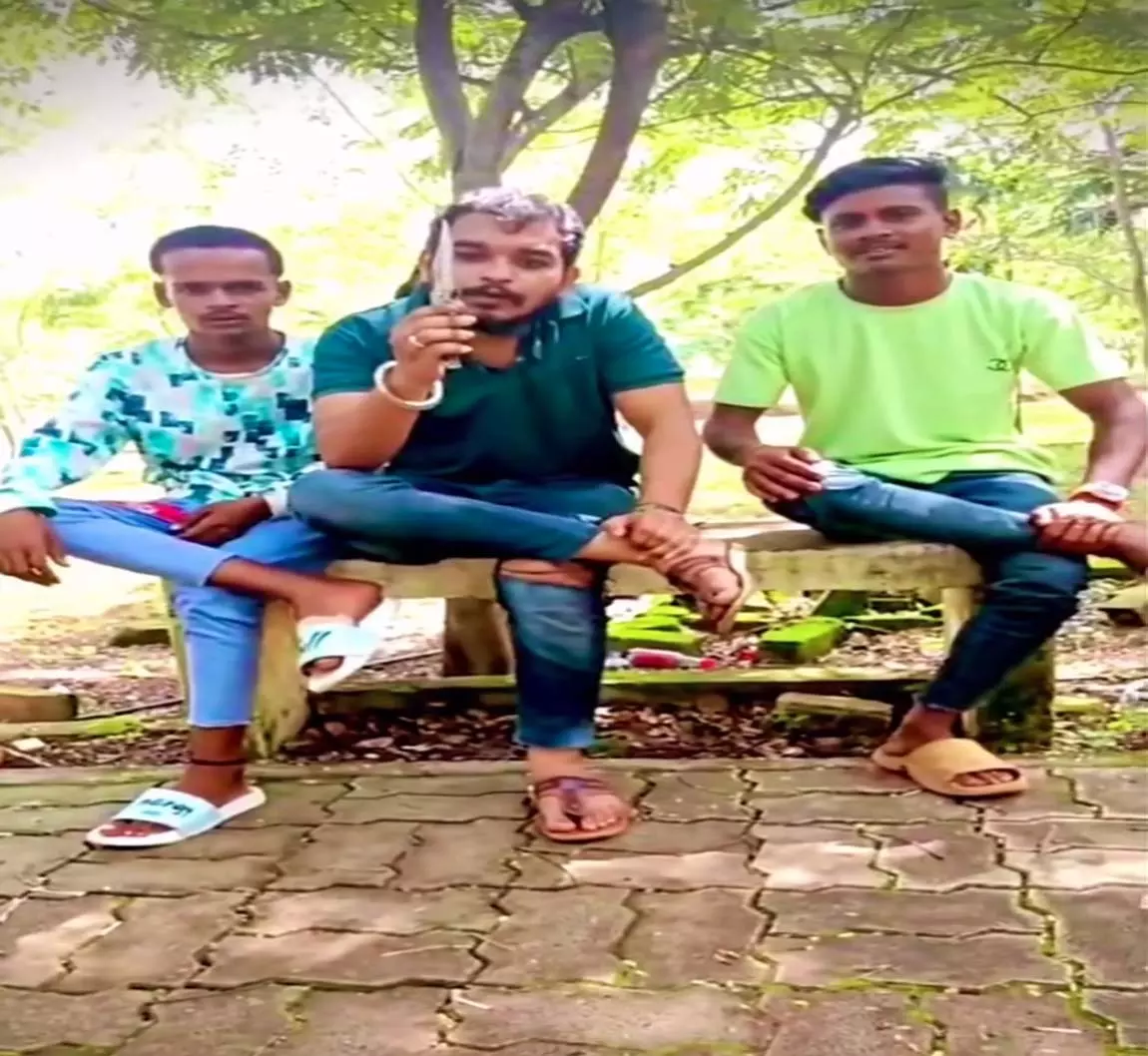 Raipur Breaking: Instagram पर कट्टा-तलवार लहराकर बना रहे ‘डॉन’ की छवि, पुलिस की भूमिका पर उठे सवाल Raipur Breaking: Instagram पर कट्टा-तलवार लहराकर बना रहे ‘डॉन’ की छवि, पुलिस की भूमिका पर उठे सवाल