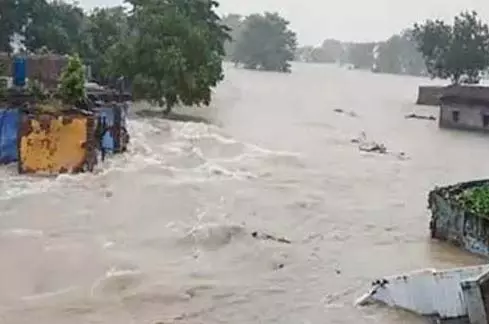 गंगा नदी का जलस्तर खतरे के निशान से ऊपर, पटना के घाटों पर अलर्ट गंगा नदी का जलस्तर खतरे के निशान से ऊपर, पटना के घाटों पर अलर्ट