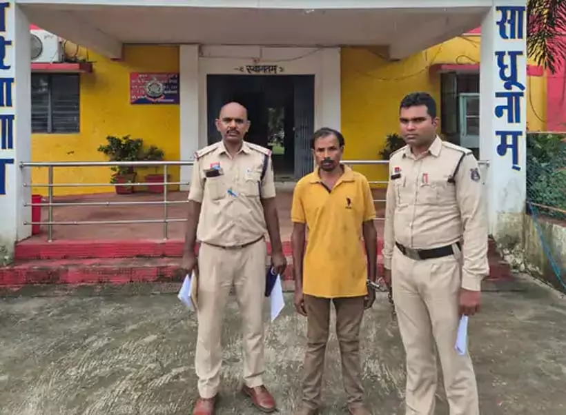 CG: बड़े भाई ने छोटे भाई को बेरहमी से मार डाला, गिरफ्तार CG: बड़े भाई ने छोटे भाई को बेरहमी से मार डाला, गिरफ्तार