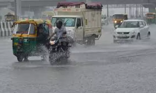 दिल्ली में बारिश के चलते कई इलाकों में जलभराव