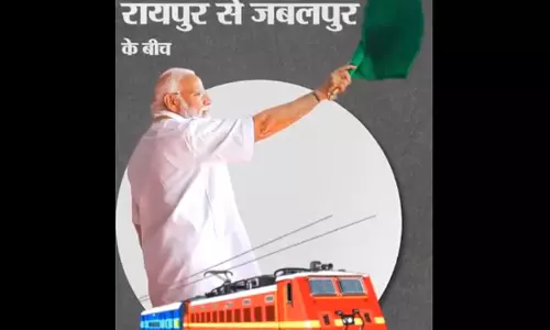 पीएम मोदी आज रायपुर-जबलपुर ट्रेन को दिखाएंगे हरी झंडी पीएम मोदी आज रायपुर-जबलपुर ट्रेन को दिखाएंगे हरी झंडी
