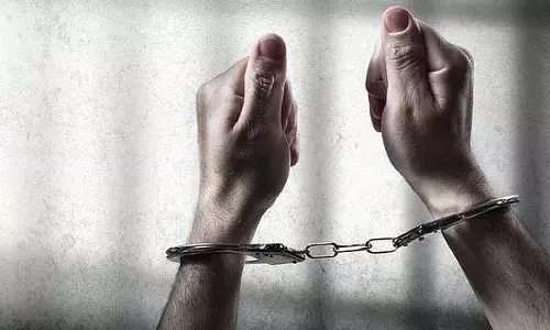 सड़क पर चल रही महिला का यौन उत्पीड़न करने के आरोप में युवक गिरफ्तार