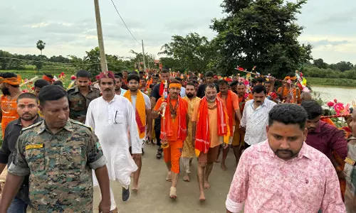 105 किमी की कांवड़ यात्रा पूरी कर देवघर पहुंचे मनोज तिवारी, बाबा बैद्यनाथ को किया जलाभिषेक 105 किमी की कांवड़ यात्रा पूरी कर देवघर पहुंचे मनोज तिवारी, बाबा बैद्यनाथ को किया जलाभिषेक