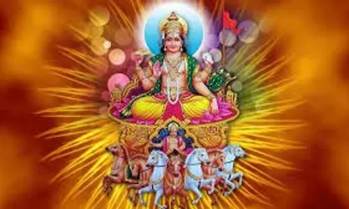 Surya Dev Mantra: सावन के आखिरी रविवार को करें सूर्य देव के इन मंत्रों का जाप Surya Dev Mantra: सावन के आखिरी रविवार को करें सूर्य देव के इन मंत्रों का जाप