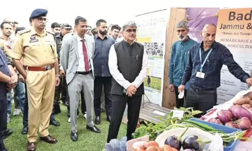 मुख्य सचिव ने शोपियां में विकास परियोजनाओं और प्रमुख सरकारी योजनाओं की समीक्षा की