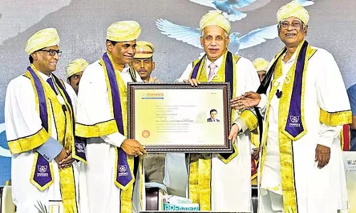Andhra राज्यपाल ने छात्रों से प्रौद्योगिकी और सामाजिक परिवर्तन का नेतृत्व करने का आह्वान किया Andhra राज्यपाल ने छात्रों से प्रौद्योगिकी और सामाजिक परिवर्तन का नेतृत्व करने का आह्वान किया