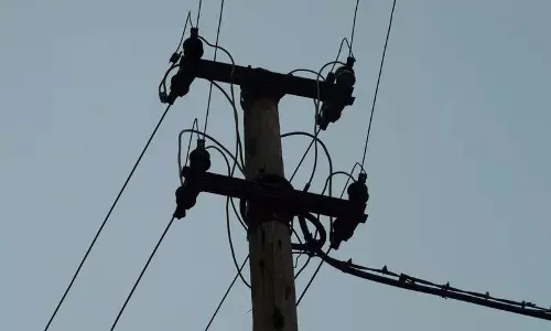 बारामूला में बिजली लाइन काम के दौरान 2 भाई घायल, परिवार में कोहराम