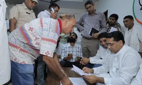 Ajmer में जनसुनवाई के दौरान आमजन से सीधे रूबरू हुए सुरेश सिंह रावत Ajmer में जनसुनवाई के दौरान आमजन से सीधे रूबरू हुए सुरेश सिंह रावत