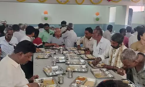 Vijayapura : इंदिरा कैंटीन का अंततः उद्घाटन हुआ