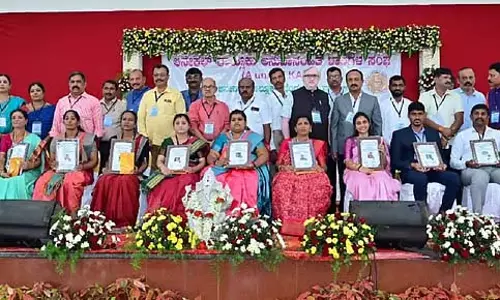 Anekal : 45 लोगों को सर्वश्रेष्ठ शिक्षक पुरस्कार से सम्मानित किया गया Anekal : 45 लोगों को सर्वश्रेष्ठ शिक्षक पुरस्कार से सम्मानित किया गया