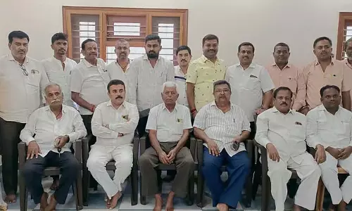 Magadi : कांग्रेस ने चुनाव आयोग के खिलाफ विरोध प्रदर्शन किया