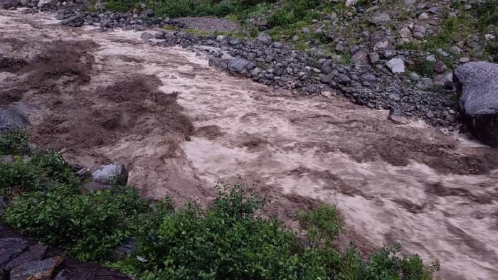 Sikkim सांसद ने गडकरी से एनएच-10 की मरम्मत की मांग की