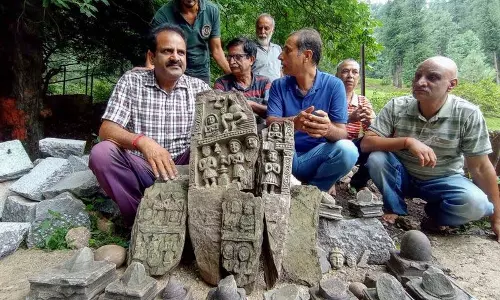 J-K के अनंतनाग में खुदाई के दौरान प्राचीन हिंदू मूर्तियां बरामद