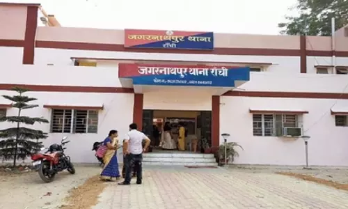 फ्लैट से महिला और दो बच्चों के शव बरामद, आत्महत्या की आशंका