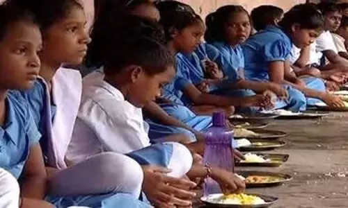 Bhubaneswar: एमडीएम अंडे न खाने वालों के लिए फल Bhubaneswar: एमडीएम अंडे न खाने वालों के लिए फल