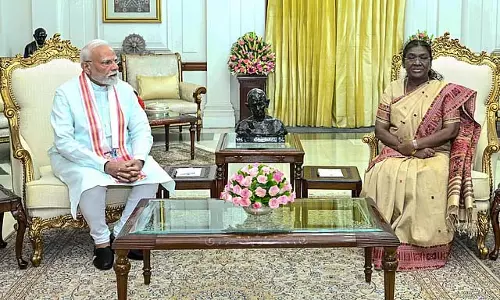 प्रधानमंत्री मोदी ने राष्ट्रपति मुर्मू से मुलाकात की प्रधानमंत्री मोदी ने राष्ट्रपति मुर्मू से मुलाकात की