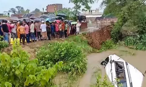 सरयू नहर में कार पलटने से 11 लोगों की मौत