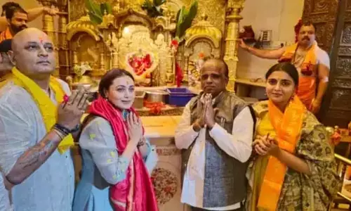 रानी मुखर्जी की श्रद्धा की झलक, नेशनल अवॉर्ड के बाद पहुँची मंदिर रानी मुखर्जी की श्रद्धा की झलक, नेशनल अवॉर्ड के बाद पहुँची मंदिर