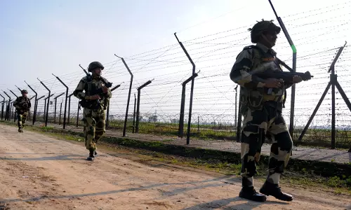 Jammu: भारतीय सेना ने पाक नागरिक का शव लौटाया Jammu: भारतीय सेना ने पाक नागरिक का शव लौटाया