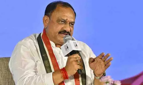 TPCC अध्यक्ष माइक पर कांग्रेस पदयात्रा के लिए पैसे लेकर आई भीड़ के बारे में बात करते पकड़े गए