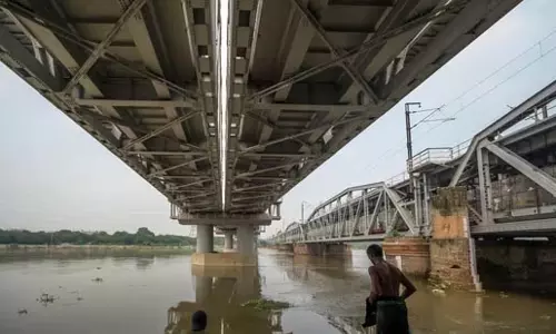 दिल्ली में यमुना का जलस्तर चेतावनी के निशान के करीब