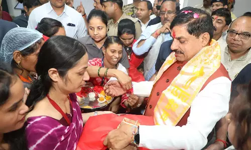 MP : सीएम ने उज्जैन में 1.5 हजार बहनों के साथ मनाया रक्षाबंधन MP : सीएम ने उज्जैन में 1.5 हजार बहनों के साथ मनाया रक्षाबंधन