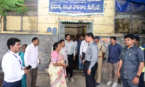 HYDRAA आयुक्त ने जर्जर किंग्सवे सरकारी स्कूल का निरीक्षण किया