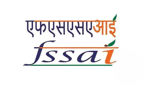 FSSAI ने भारत में सभी खाद्य व्यवसायों के लिए खाद्य लाइसेंस का क्यूआर कोड प्रदर्शन अनिवार्य FSSAI ने भारत में सभी खाद्य व्यवसायों के लिए खाद्य लाइसेंस का क्यूआर कोड प्रदर्शन अनिवार्य