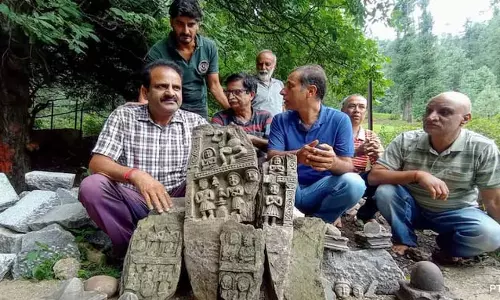 J&K : खुदाई के दौरान 2,000 साल पुराना शिवलिंग और हिंदू मूर्तियां मिली