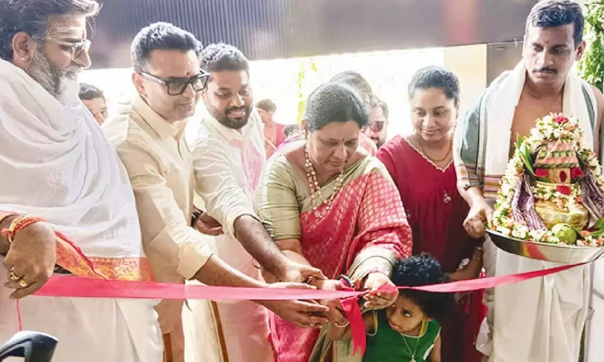 Andhra: रॉयलओक फर्नीचर ने ओंगोल में 19वां स्टोर खोला Andhra: रॉयलओक फर्नीचर ने ओंगोल में 19वां स्टोर खोला