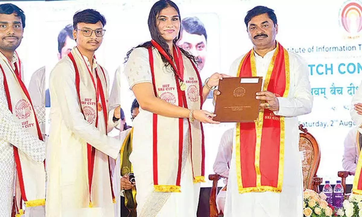 Andhra: उद्योग-अकादमिक सहयोग विकास की कुंजी Andhra: उद्योग-अकादमिक सहयोग विकास की कुंजी