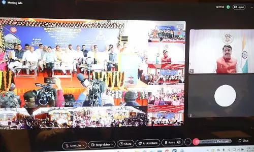 MP : मुख्यमंत्री ने प्रमुख शहरों से जोड़ने वाली 3 नई एक्सप्रेस ट्रेनों को हरी झंडी दिखाई