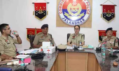 Jalandhar: पुलिस आयुक्त ने अपराध नियंत्रण उपायों को मजबूत करने के लिए बैठक की
