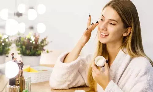 स्वस्थ और चमकदार त्वचा के लिए सोने से पहले अपनाएं ये 7 ज़रूरी टिप्स स्वस्थ और चमकदार त्वचा के लिए सोने से पहले अपनाएं ये 7 ज़रूरी टिप्स