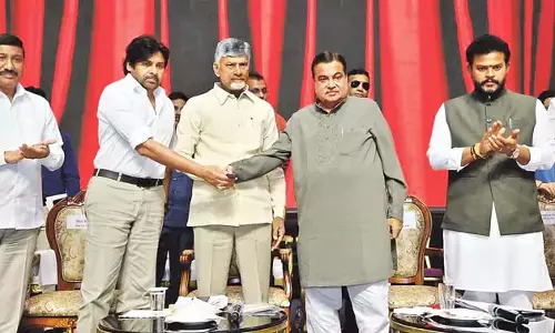 Nitin Gadkari : विजयवाड़ा-हैदराबाद के बीच ग्रीनफील्ड एक्सप्रेस हाईवे Nitin Gadkari : विजयवाड़ा-हैदराबाद के बीच ग्रीनफील्ड एक्सप्रेस हाईवे