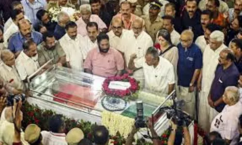 एम के सानू का पार्थिव शरीर Kochi स्थित उनके घर पहुंचा