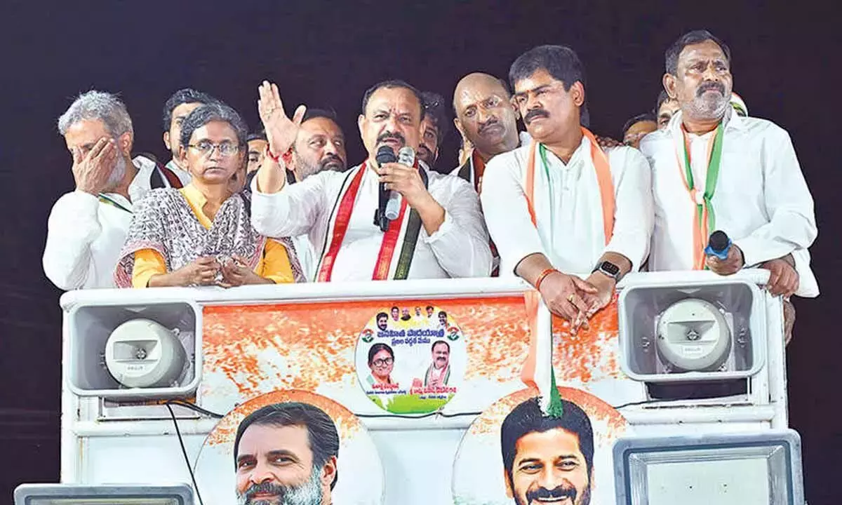 Telangana: कांग्रेस नेताओं ने किया श्रमदान Telangana: कांग्रेस नेताओं ने किया श्रमदान