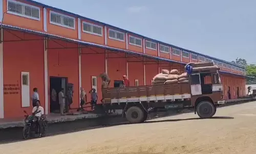 आरटीओ गंजम ने एफसीआई ट्रकों पर वसूला लाखों का जुर्माना आरटीओ गंजम ने एफसीआई ट्रकों पर वसूला लाखों का जुर्माना