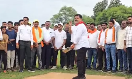 कलेक्टर की बोलिंग पर गृहमंत्री विजय शर्मा ने लगाया शॉर्ट, वीडियो कलेक्टर की बोलिंग पर गृहमंत्री विजय शर्मा ने लगाया शॉर्ट, वीडियो