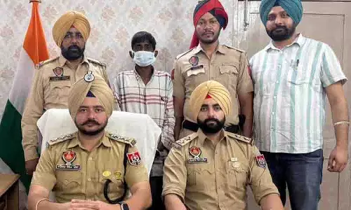Ludhiana: हेरोइन के साथ तस्कर गिरफ्तार Ludhiana: हेरोइन के साथ तस्कर गिरफ्तार