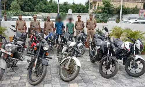 कुल 11 बाइकें बरामद...यूट्यूब देखकर ये क्या कर दिया कुल 11 बाइकें बरामद...यूट्यूब देखकर ये क्या कर दिया