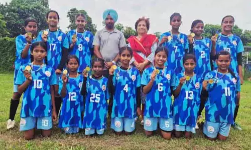 Chandigarh सेक्टर 22 स्कूल की लड़कियों ने अंतर-स्कूल टूर्नामेंट में फुटबॉल खिताब जीता Chandigarh सेक्टर 22 स्कूल की लड़कियों ने अंतर-स्कूल टूर्नामेंट में फुटबॉल खिताब जीता