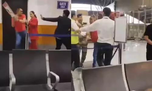 J&K के राजनीतिक दलों ने सैन्य अधिकारी के खिलाफ कार्रवाई की मांग की J&K के राजनीतिक दलों ने सैन्य अधिकारी के खिलाफ कार्रवाई की मांग की