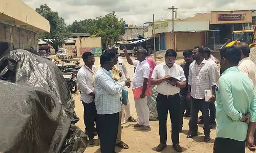 व्यावसायिक दुकान की अवैधता का मामला: 24 घंटे के भीतर रिपोर्ट सौंपें: जिला कलेक्टर व्यावसायिक दुकान की अवैधता का मामला: 24 घंटे के भीतर रिपोर्ट सौंपें: जिला कलेक्टर