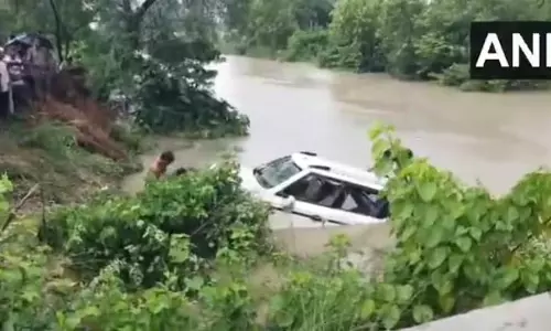 UP के गोंडा में एसयूवी नहर में गिरने से 11 लोगों की मौत