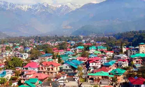 Palampur चौराहे पर, बढ़ते पर्यावरणीय दबाव के बीच स्वर्ग खतरे में Palampur चौराहे पर, बढ़ते पर्यावरणीय दबाव के बीच स्वर्ग खतरे में